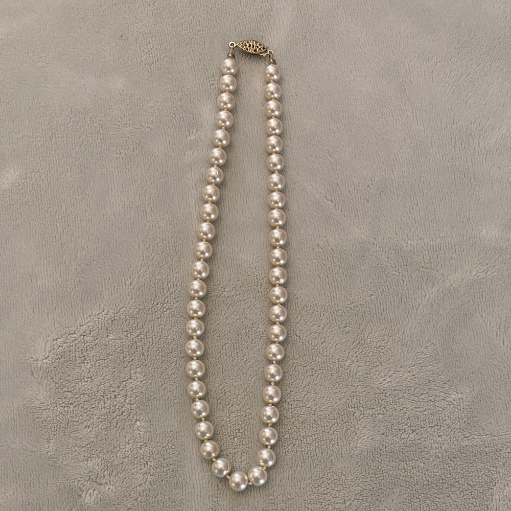 Elegant Pearl Necklace